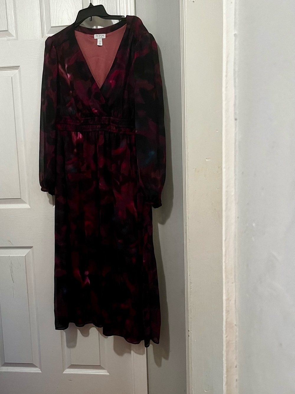 sofia by sofia vergara Burgundy & Black Long Sleeve V-Neck Midi Dress